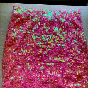 Bright pink sequin mini skirt 💕💗💖